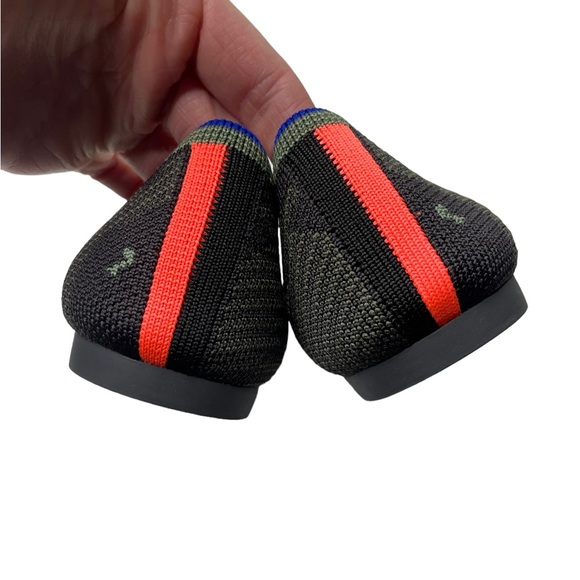 Rothys | The Point in Olive Camo 7.5 - Picture 4 of 11